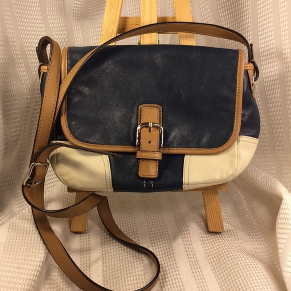 Coach elegant soft glove leather purse EUC